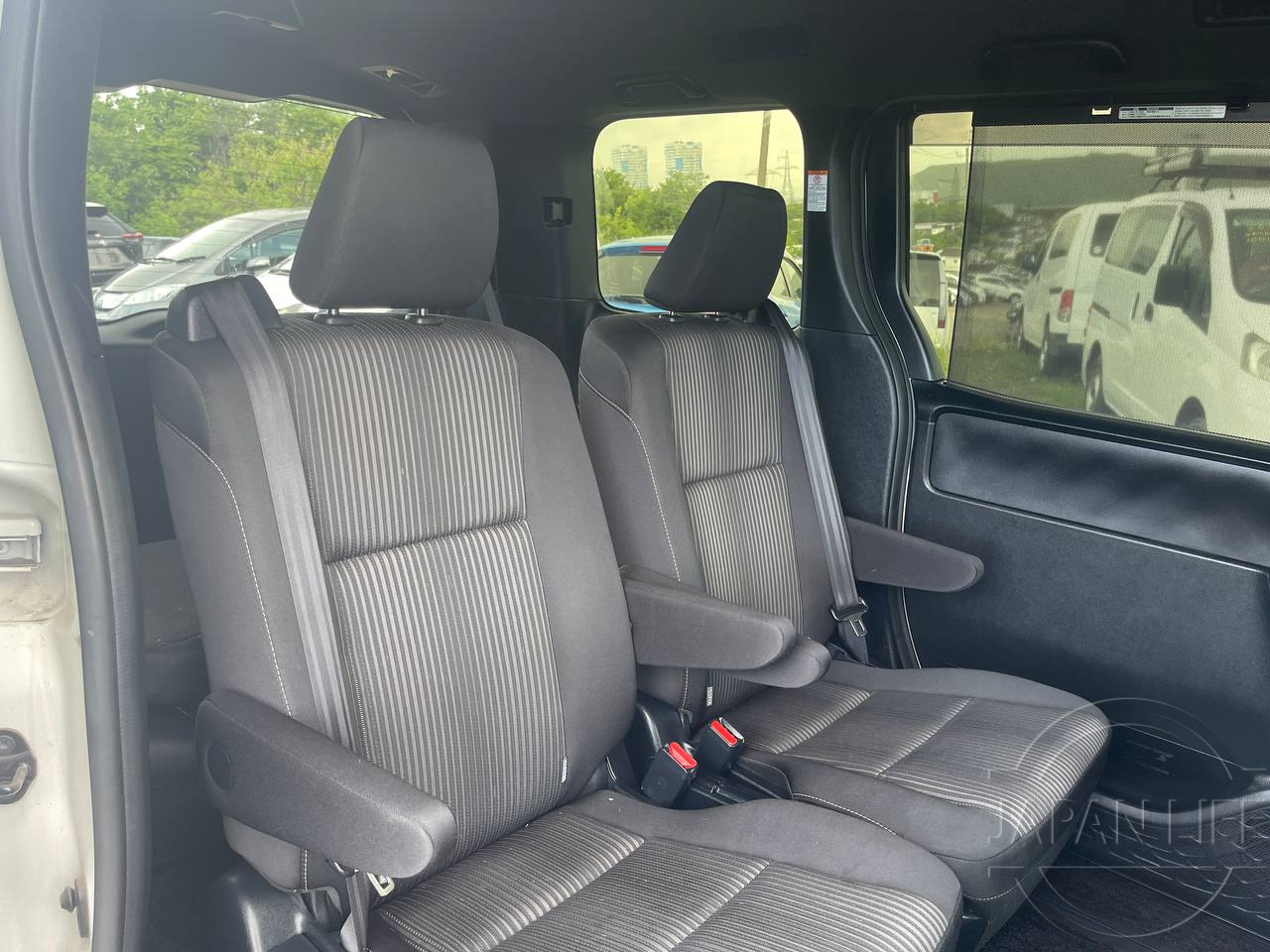 Фото Toyota Voxy - Japan Life 