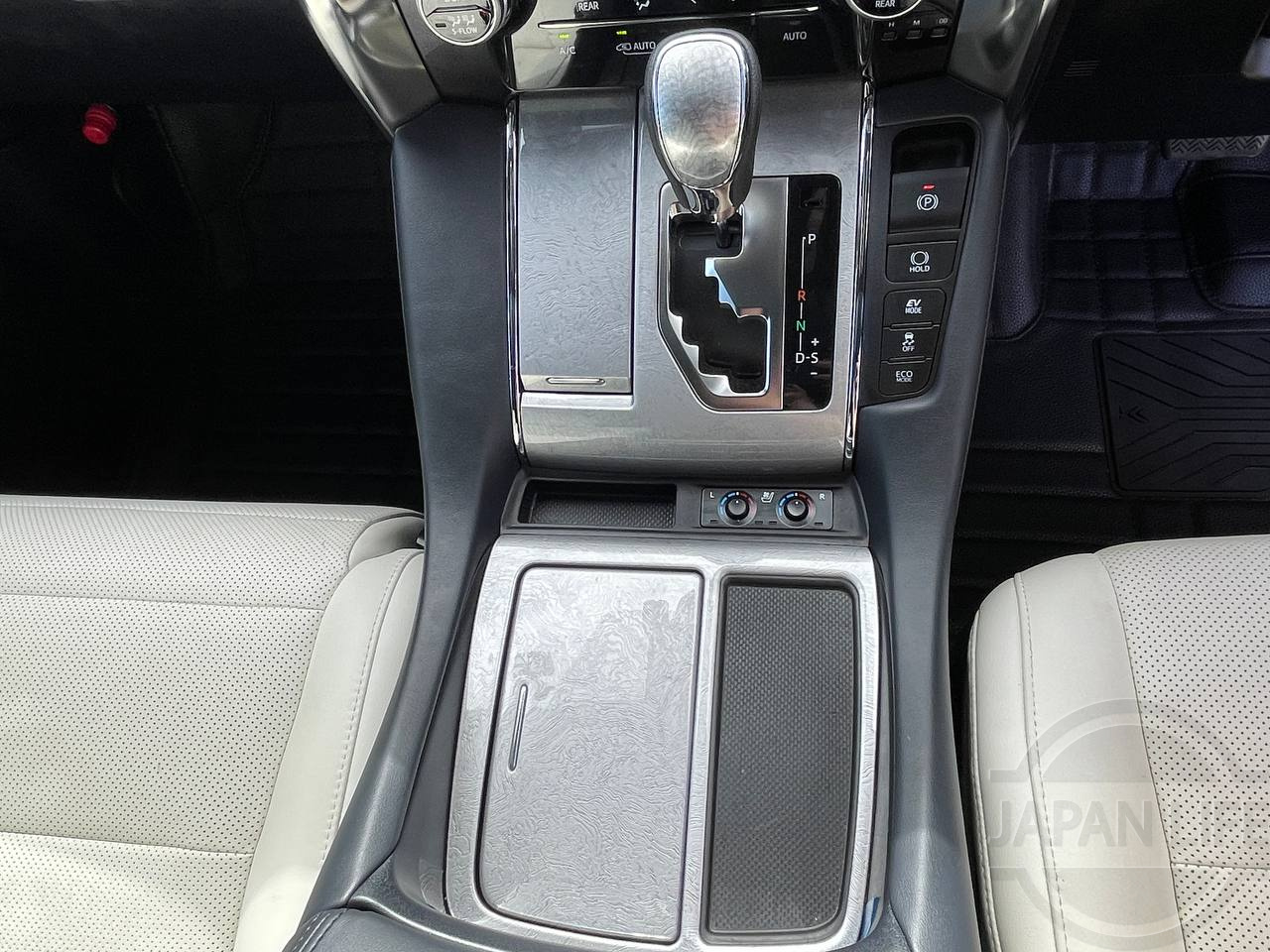 Фото Toyota Alphard - Japan Life 