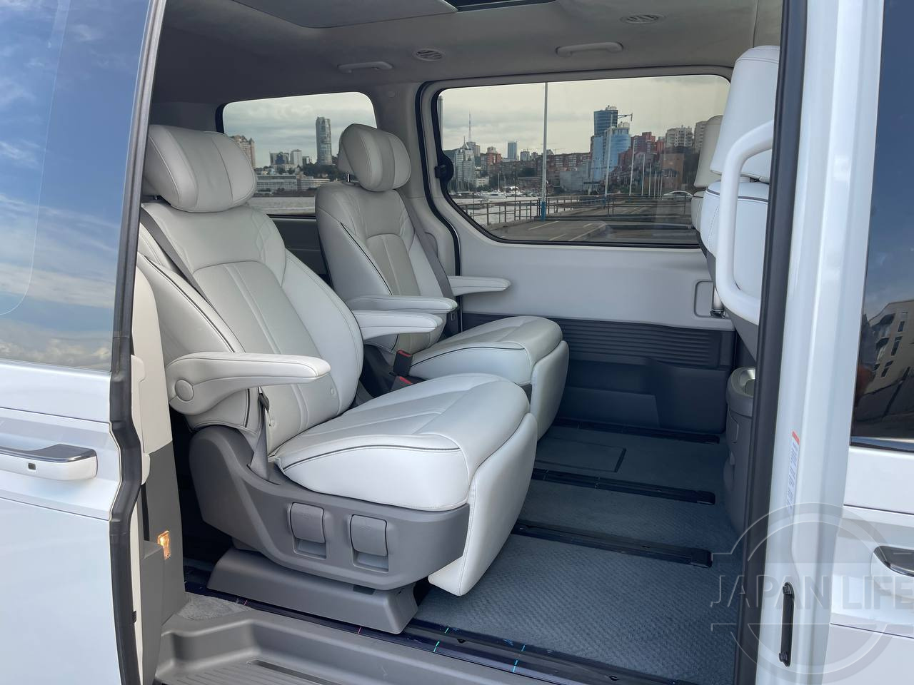 Фото Hyundai Staria - Japan Life 