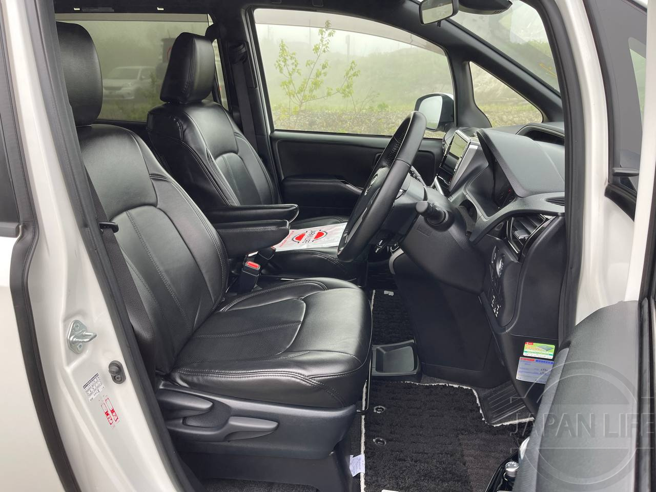 Фото Toyota Voxy - Japan Life 