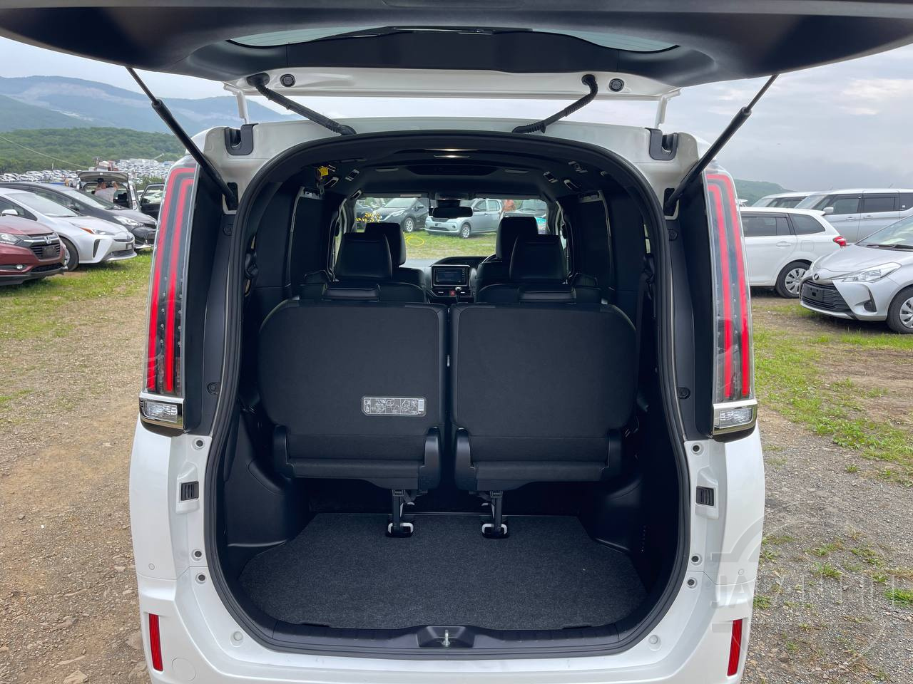 Фото Toyota Esquire - Japan Life 