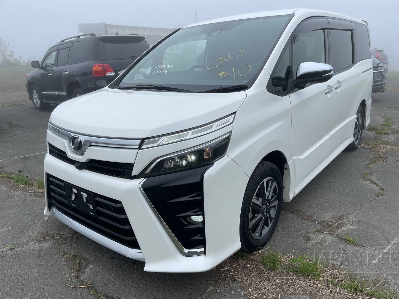 Фото Toyota Voxy - Japan Life 