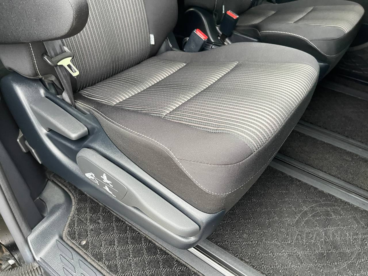 Фото Toyota Voxy - Japan Life 