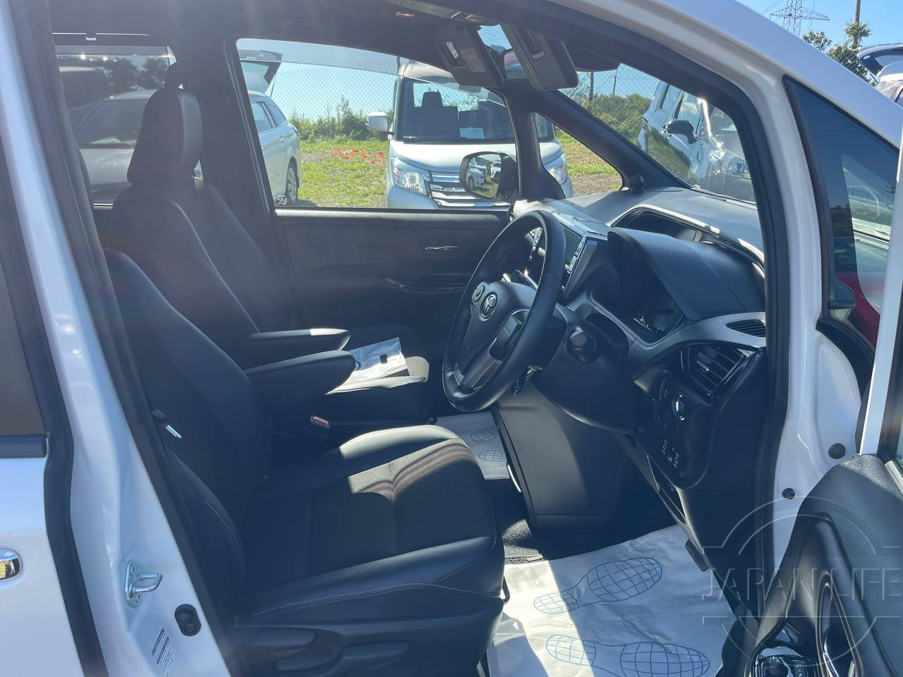 Фото Toyota Noah - Japan Life 