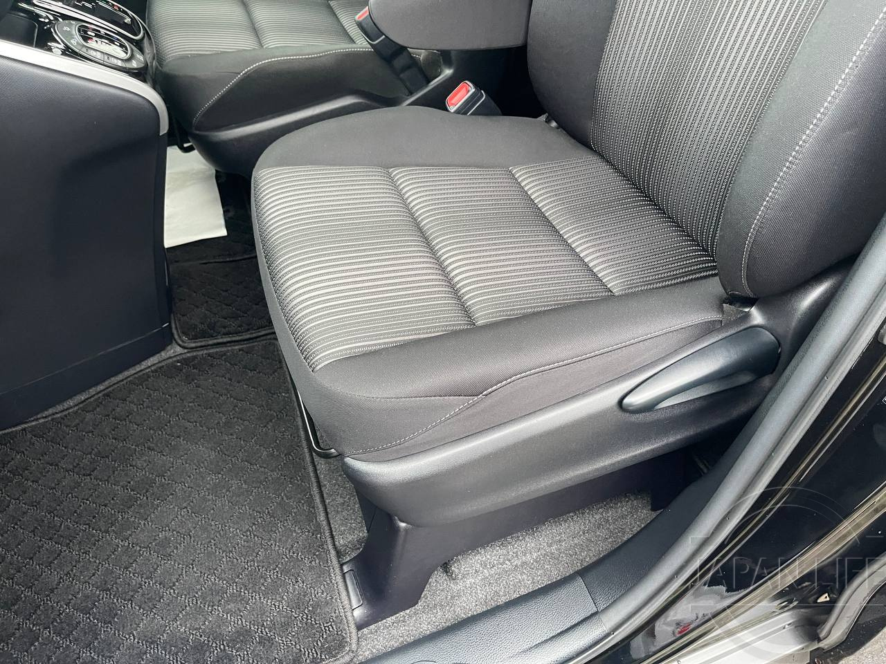 Фото Toyota Voxy - Japan Life 