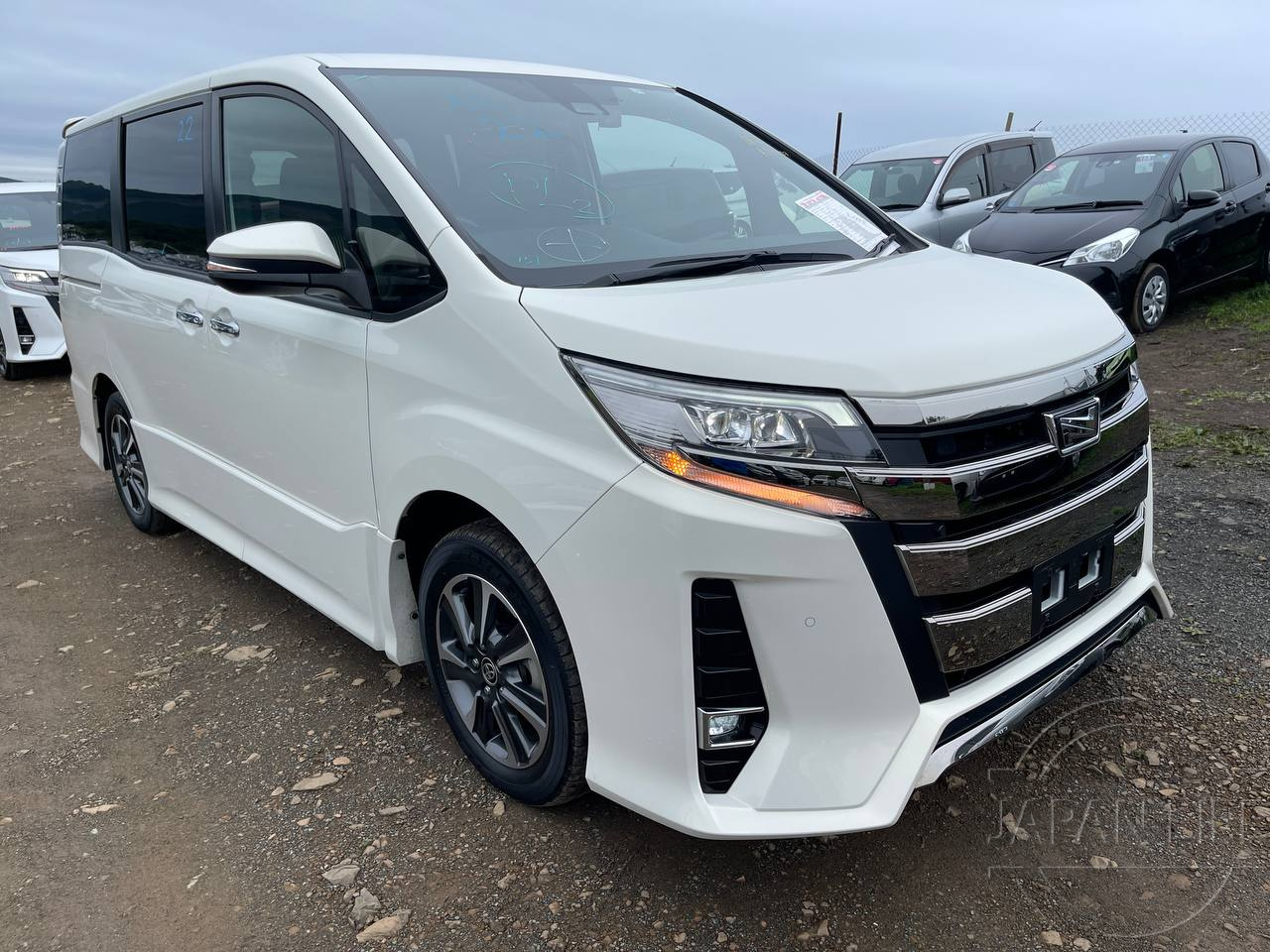 Фото Toyota Noah - Japan Life 