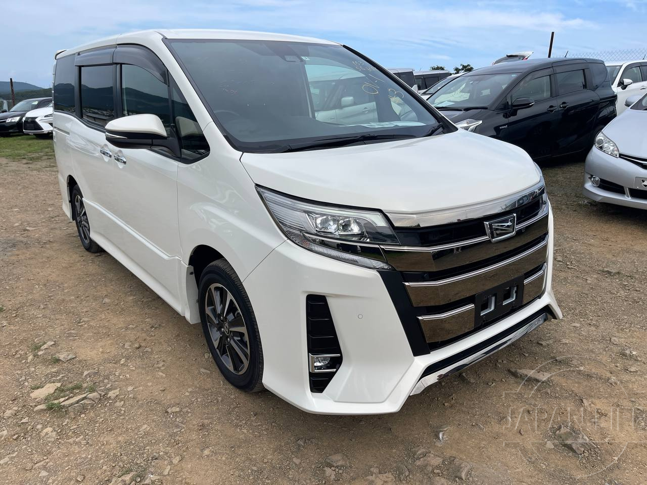 Фото Toyota Noah - Japan Life 