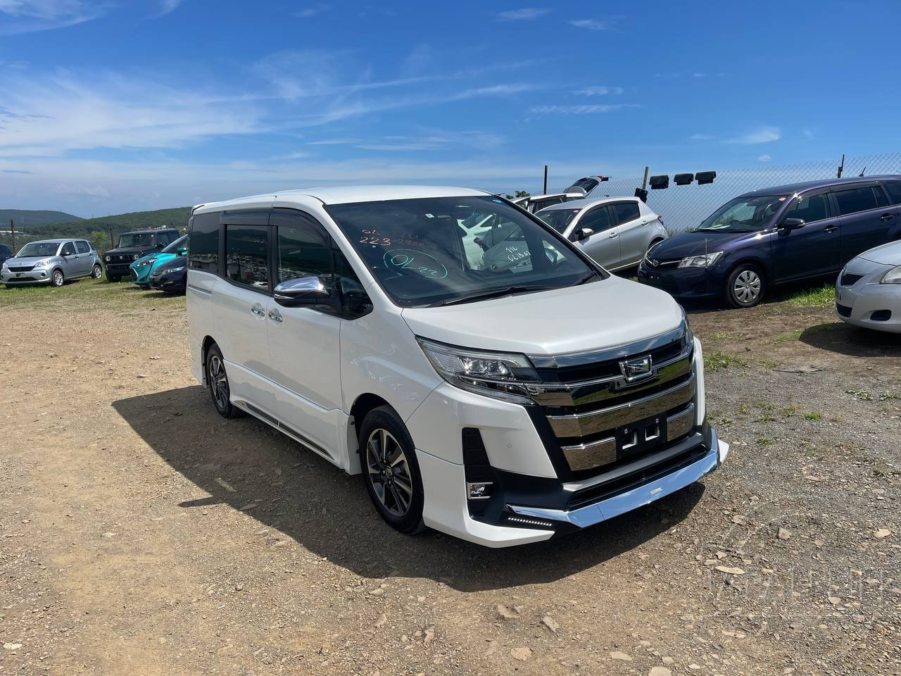 Фото Toyota Noah - Japan Life 