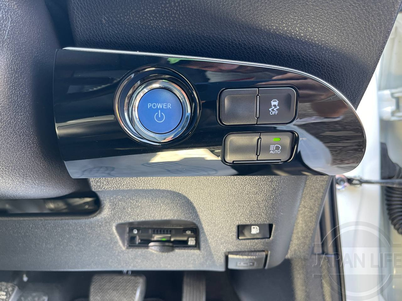 Фото Toyota Prius - Japan Life 