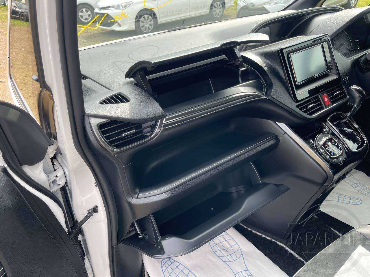 Фото Toyota Esquire - Japan Life 