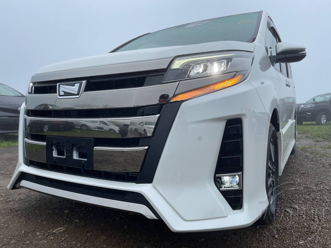 Фото Toyota Noah - Japan Life 