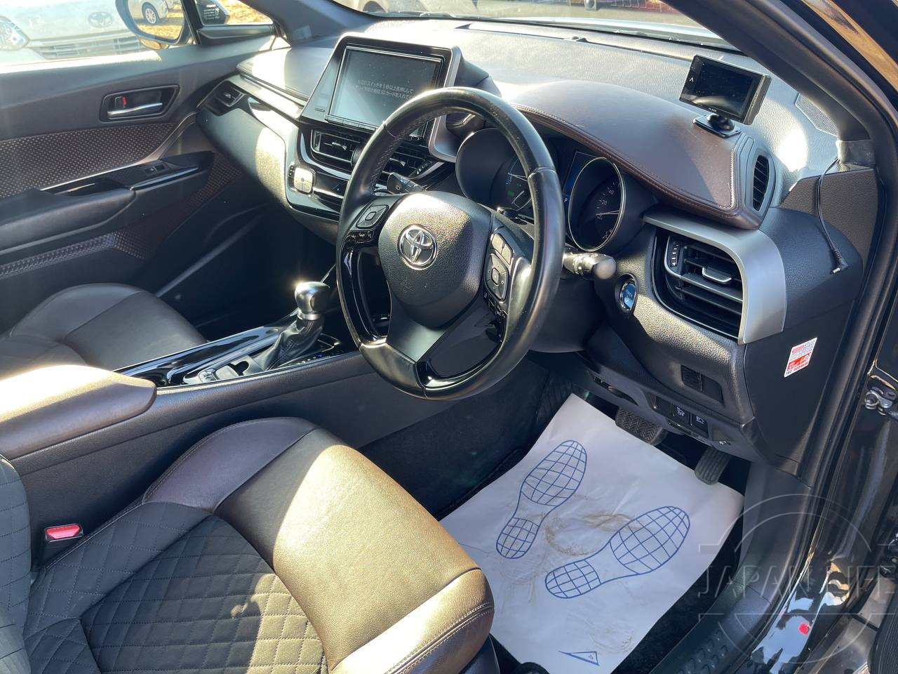 Фото Toyota C-HR - Japan Life 