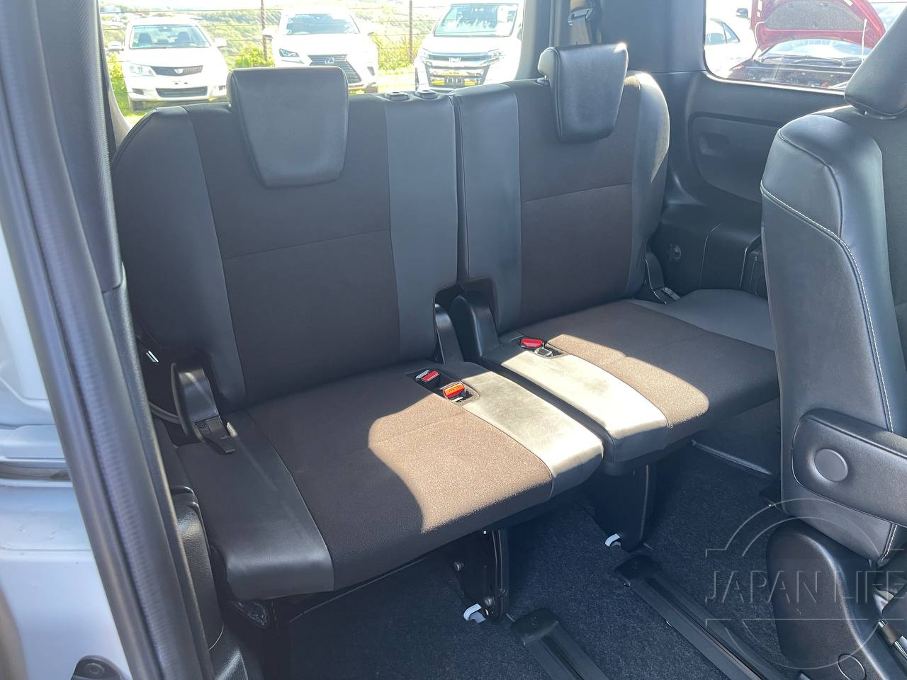 Фото Toyota Noah - Japan Life 