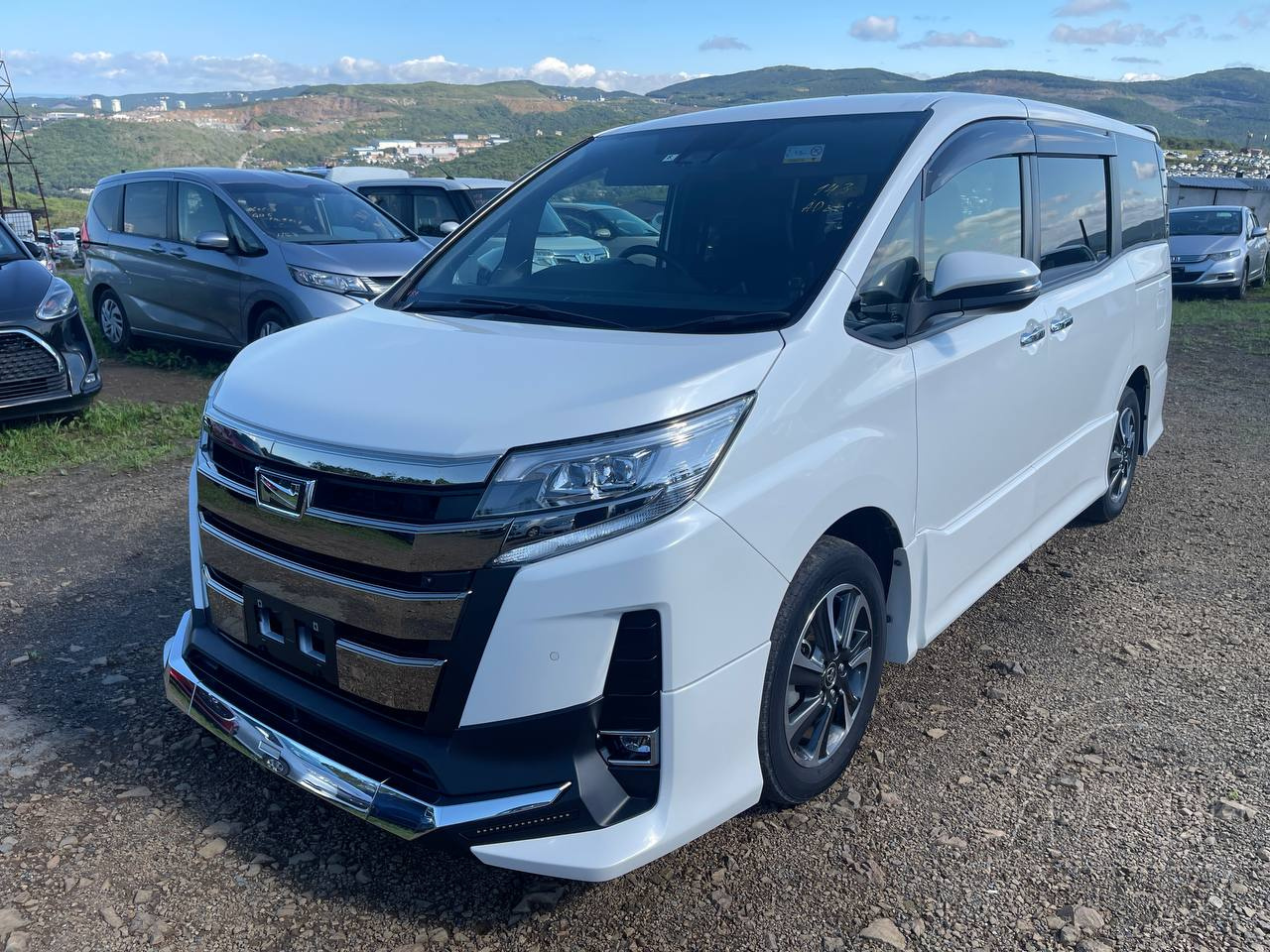 Фото Toyota Noah - Japan Life 