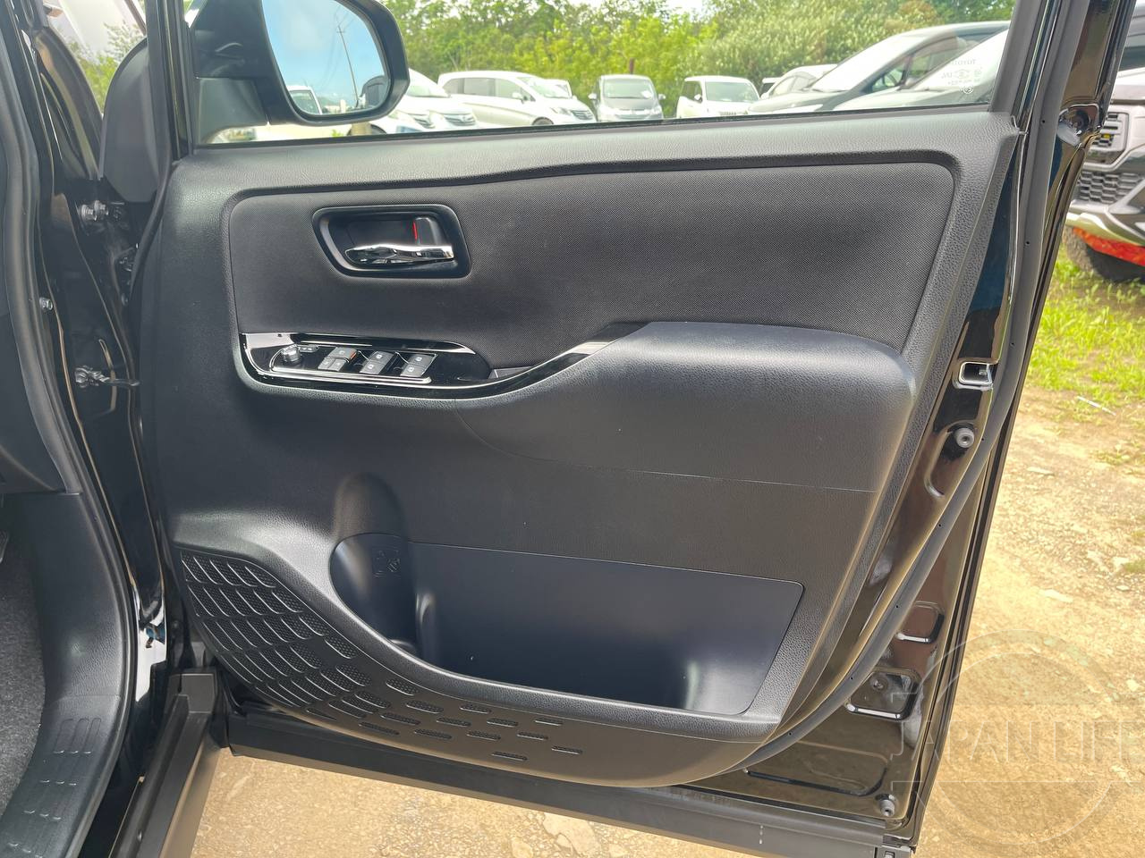 Фото Toyota Voxy - Japan Life 