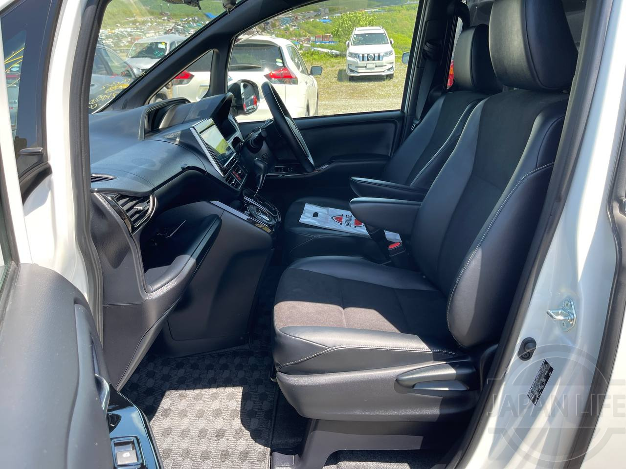 Фото Toyota Noah - Japan Life 