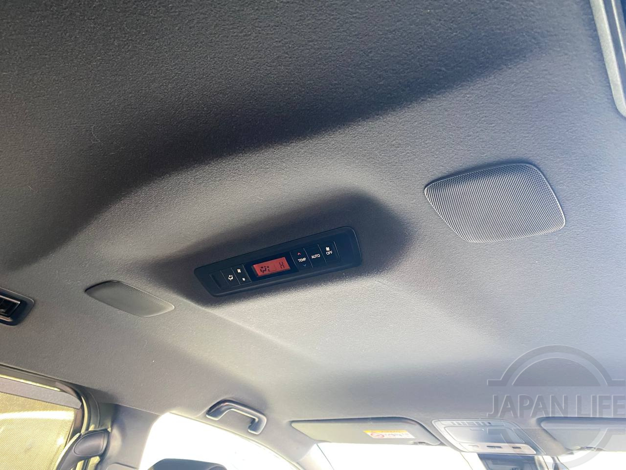 Фото Toyota Voxy - Japan Life 