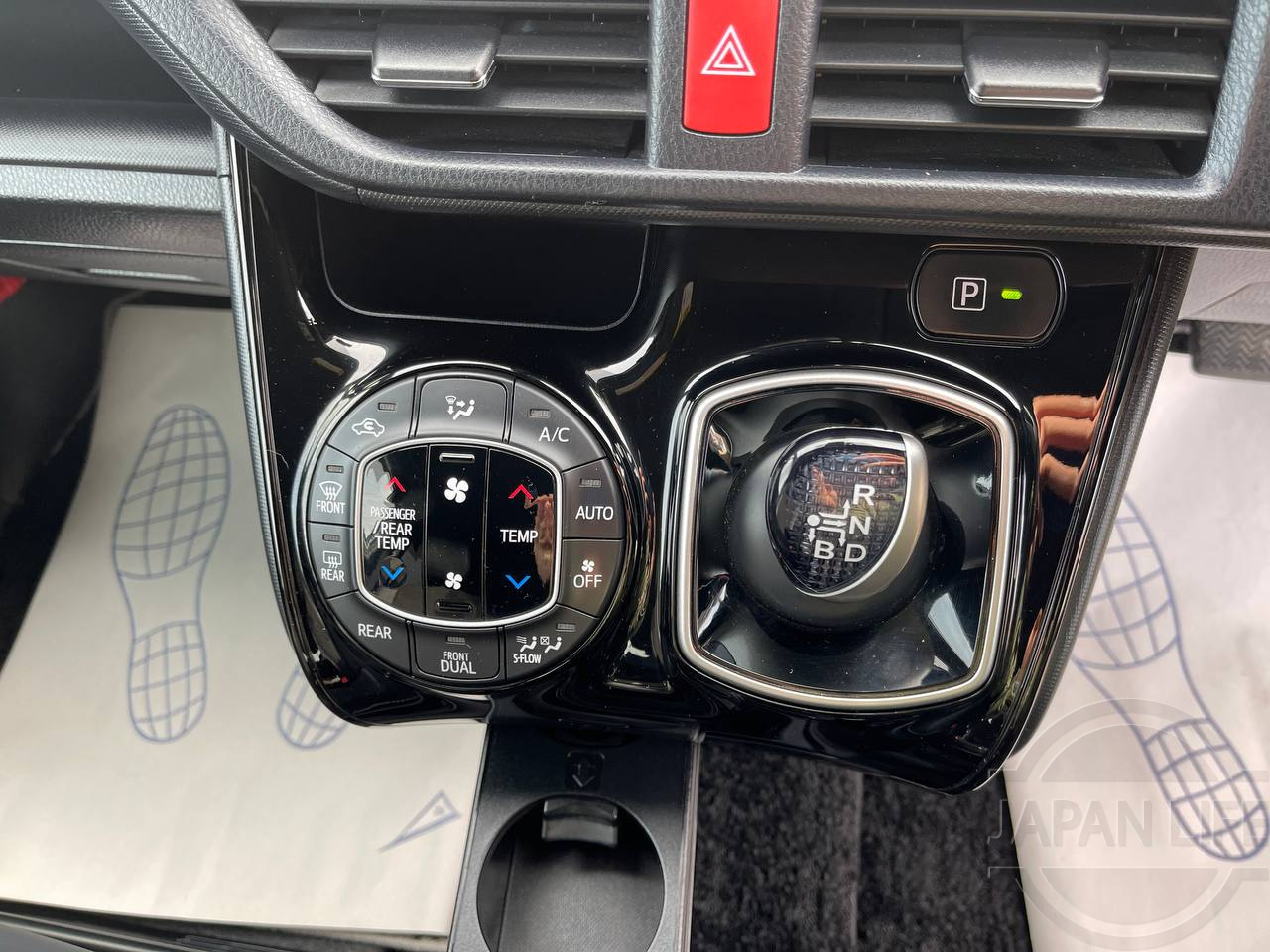 Фото Toyota Noah - Japan Life 