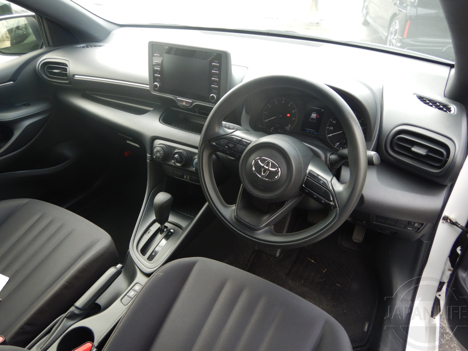 Фото Toyota Yaris - Japan Life 