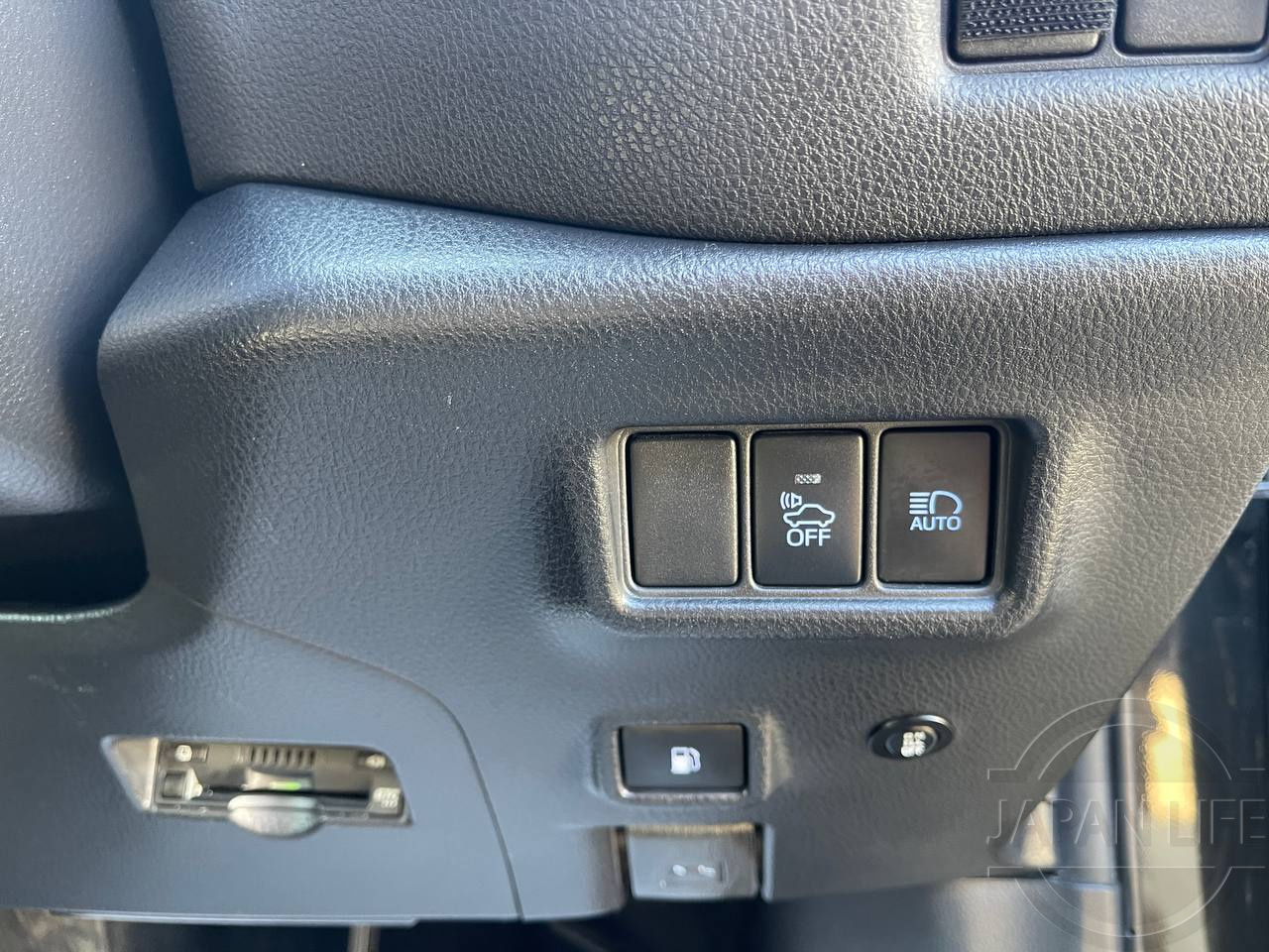 Фото Toyota C-HR - Japan Life 