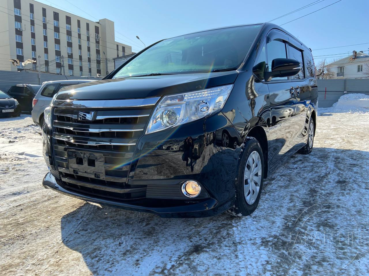 Фото Toyota Noah 2.0 X - Japan Life 