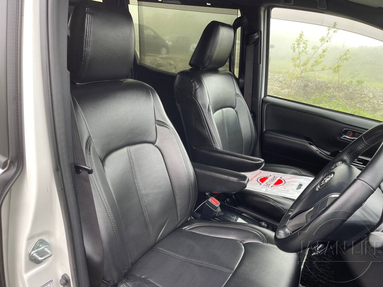 Фото Toyota Voxy - Japan Life 