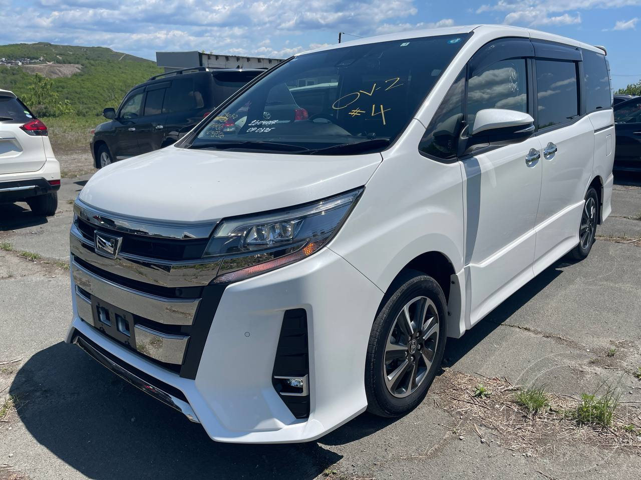 Фото Toyota Noah - Japan Life 