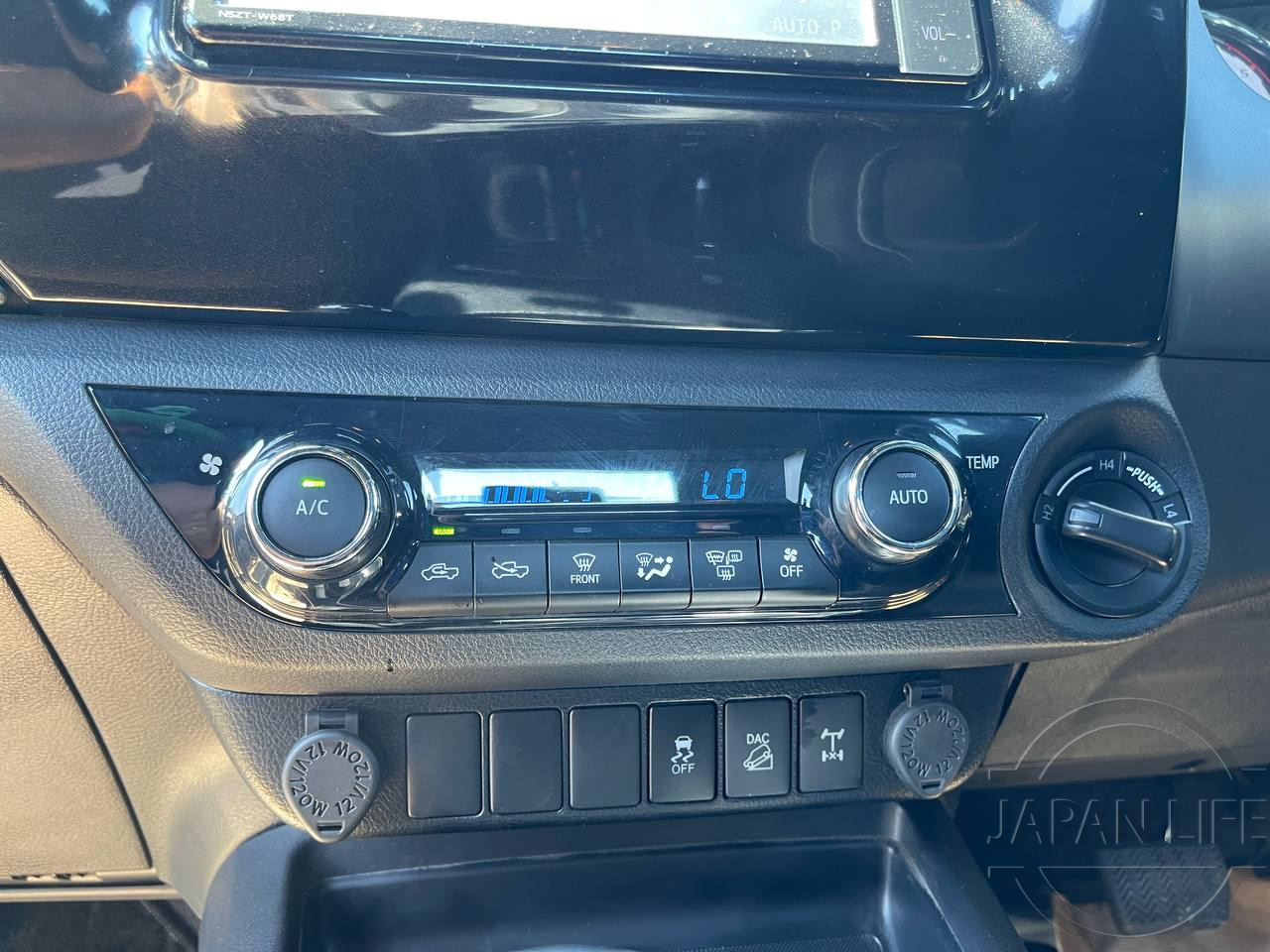 Фото Toyota Hilux - Japan Life 