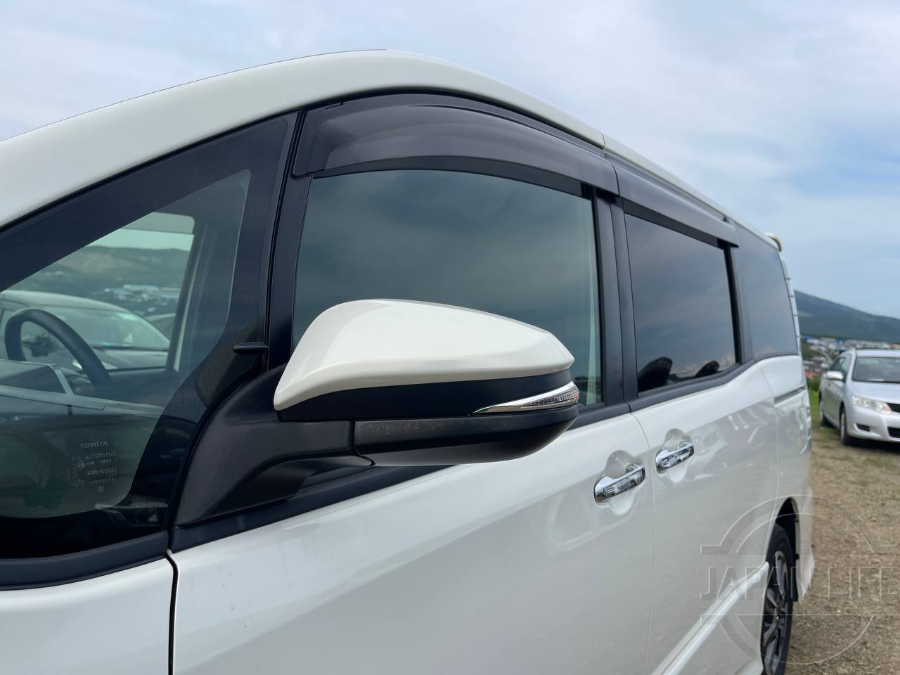Фото Toyota Noah - Japan Life 
