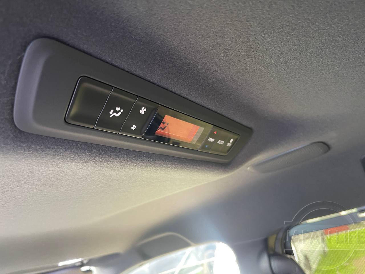 Фото Toyota Voxy - Japan Life 