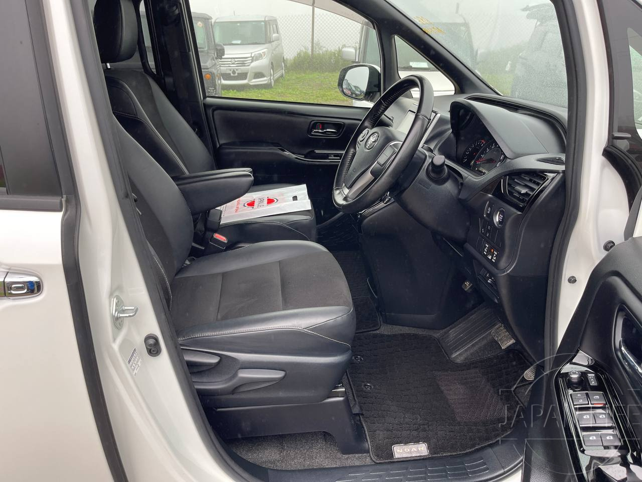 Фото Toyota Noah - Japan Life 