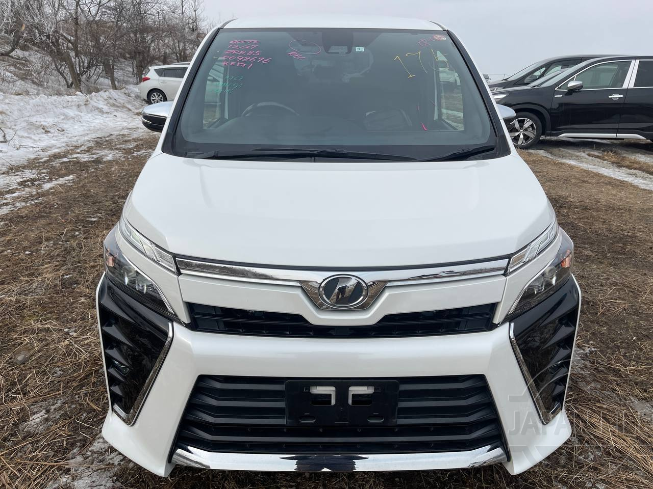 Фото Toyota Voxy - Japan Life 