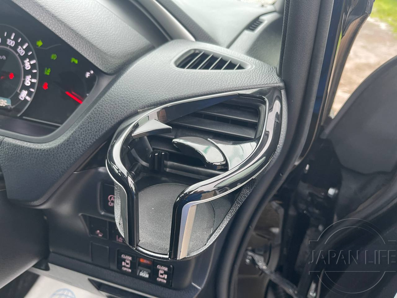 Фото Toyota Voxy - Japan Life 