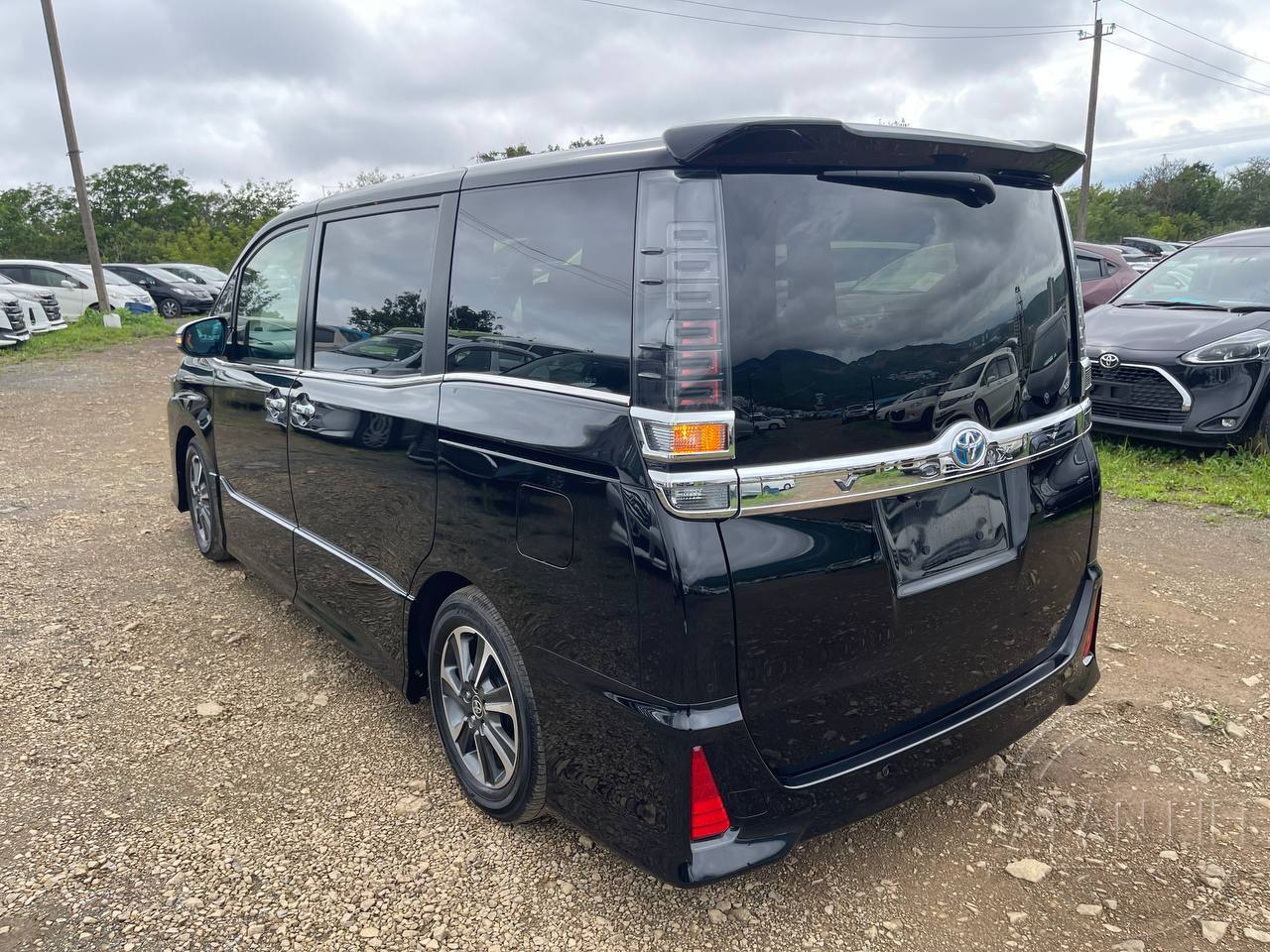 Фото Toyota Voxy - Japan Life 