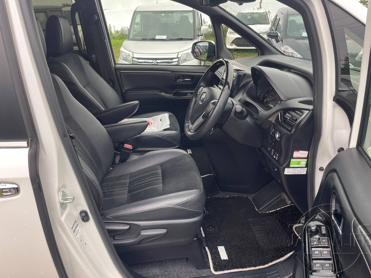 Фото Toyota Esquire - Japan Life 