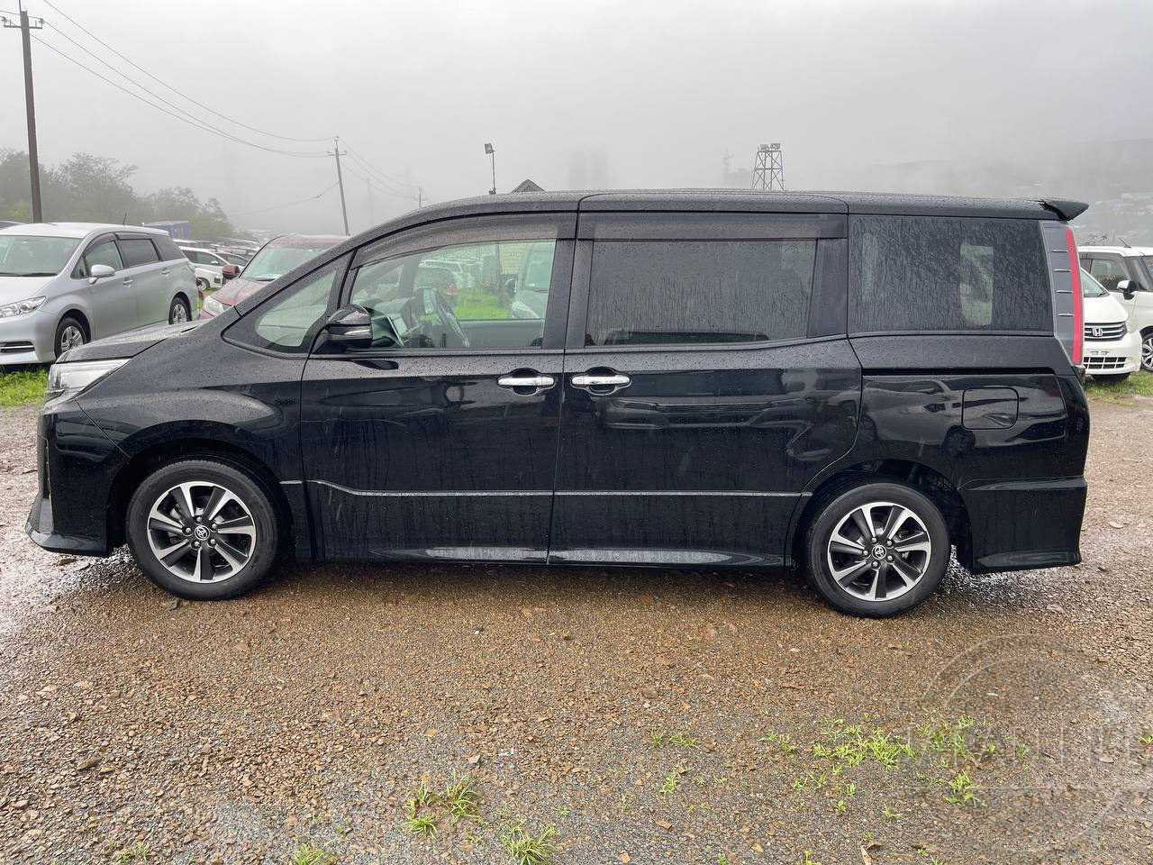 Фото Toyota Noah - Japan Life 