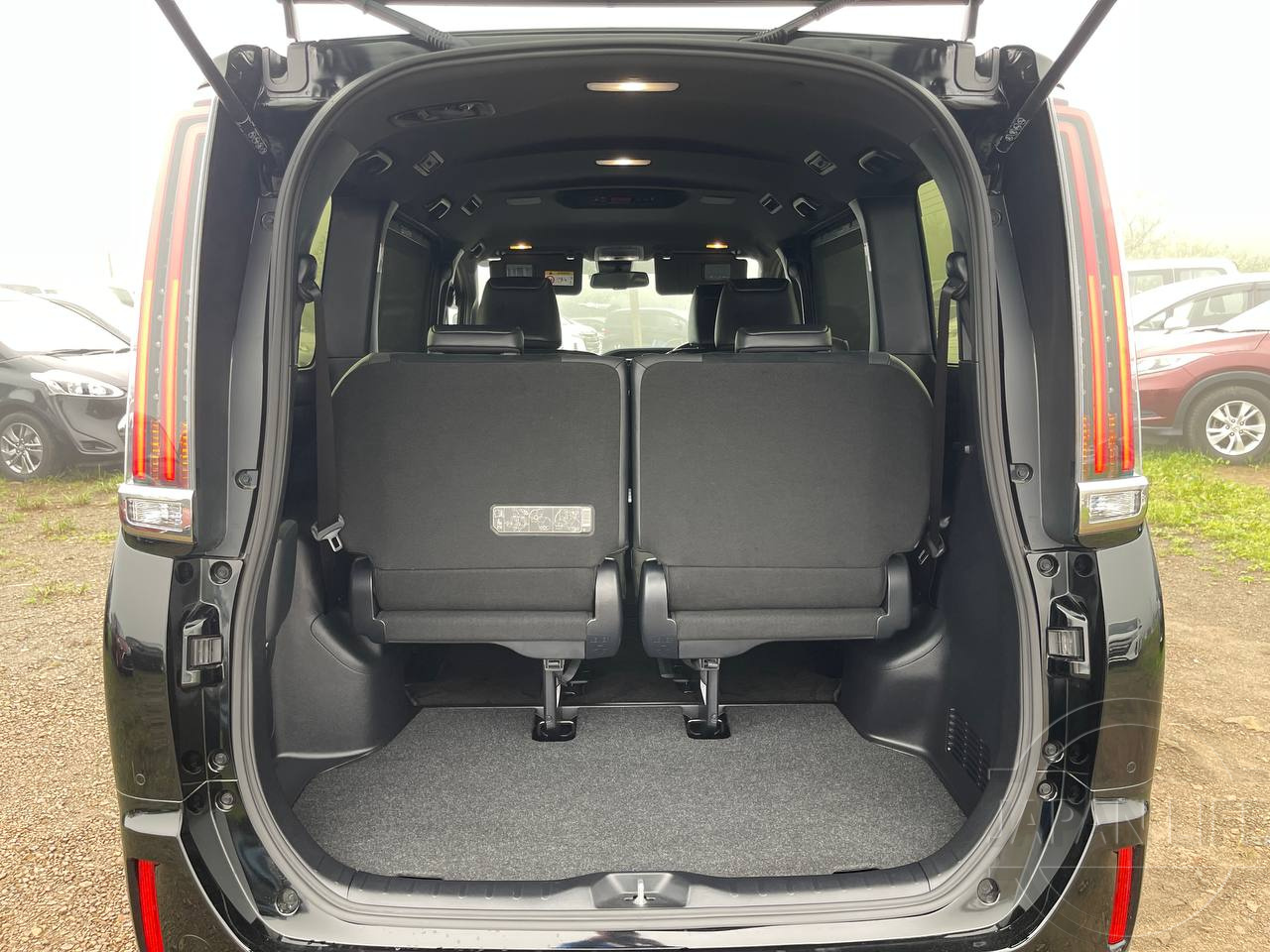 Фото Toyota Esquire - Japan Life 