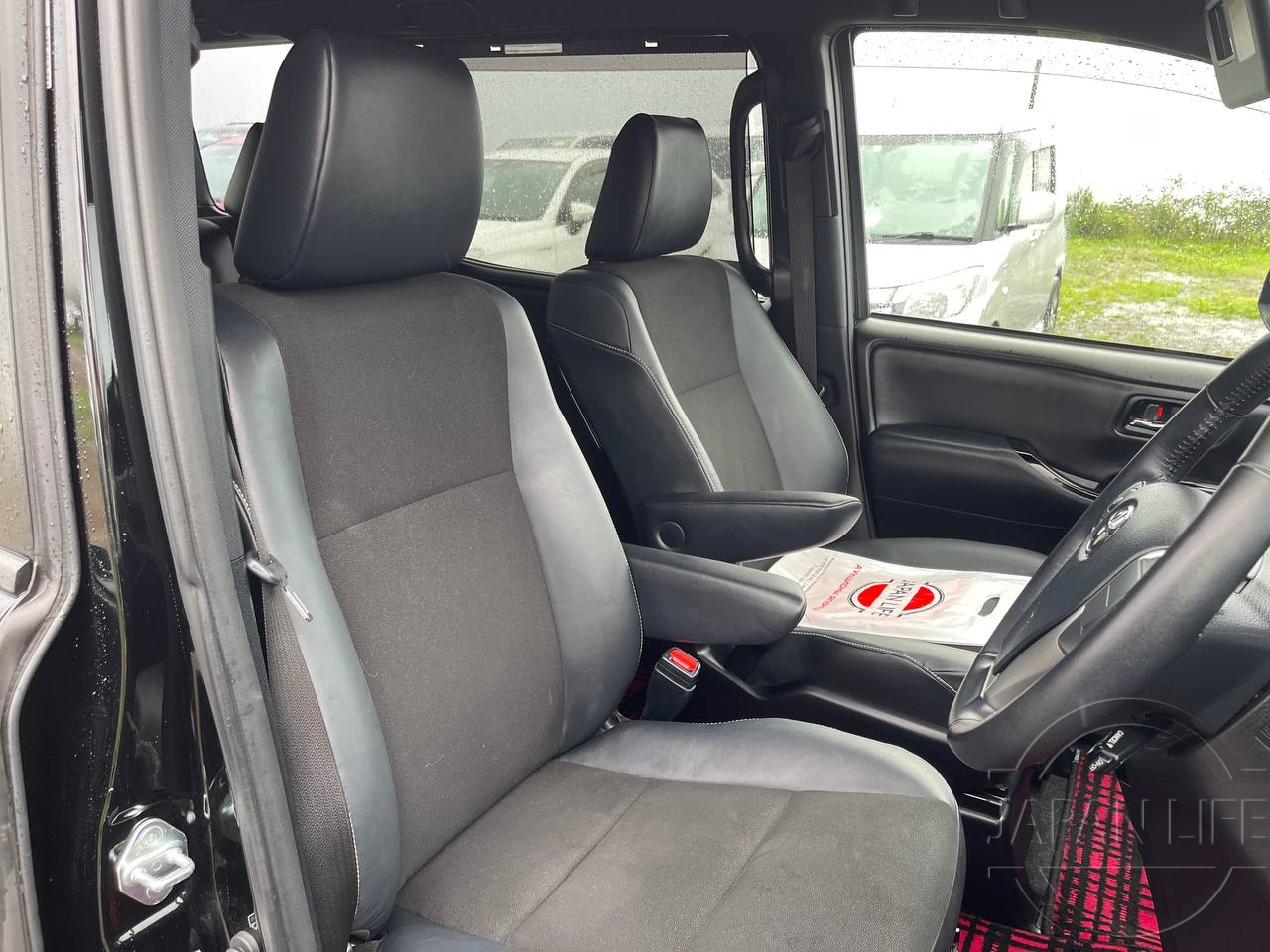 Фото Toyota Noah - Japan Life 