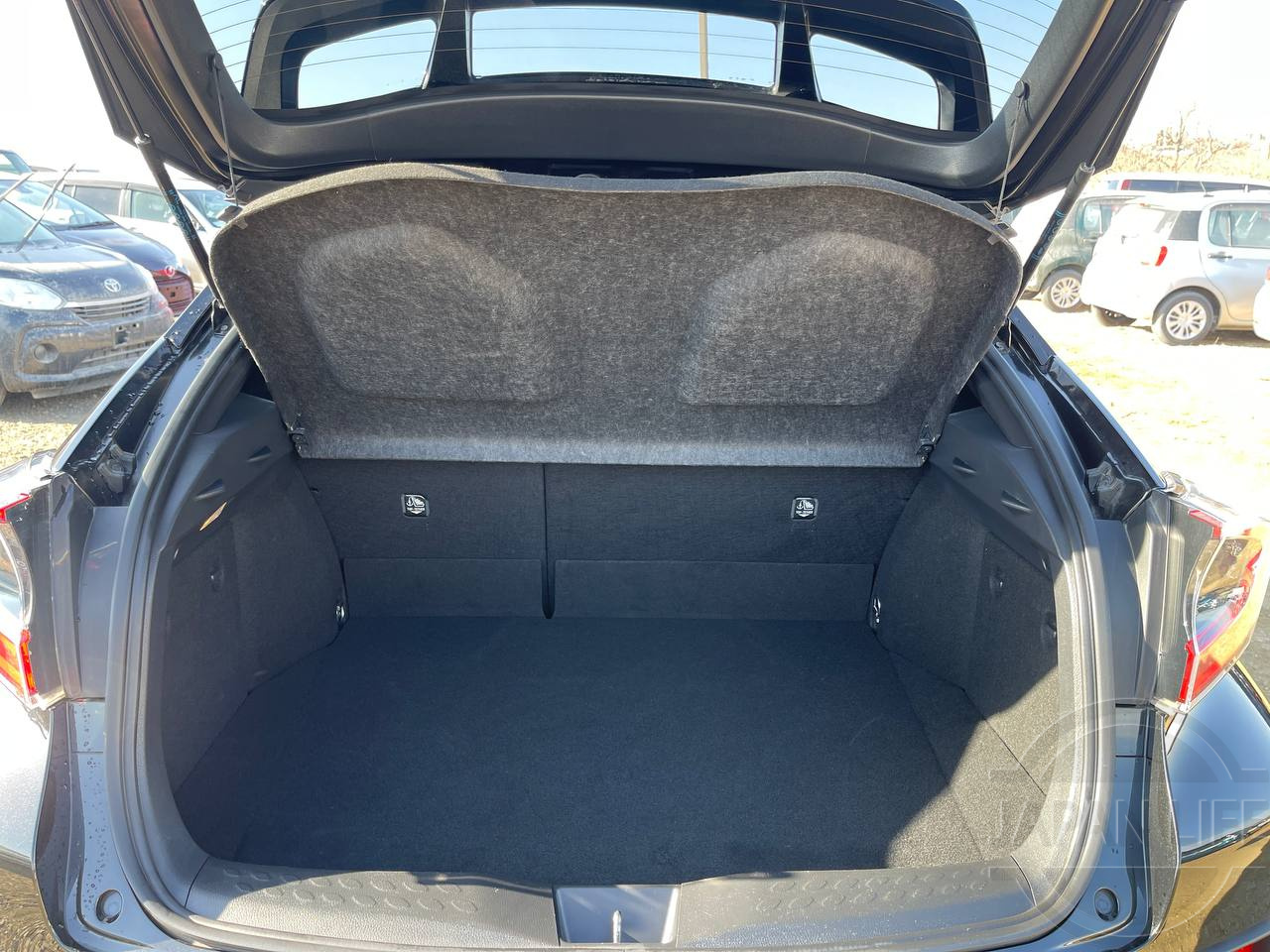 Фото Toyota C-HR - Japan Life 