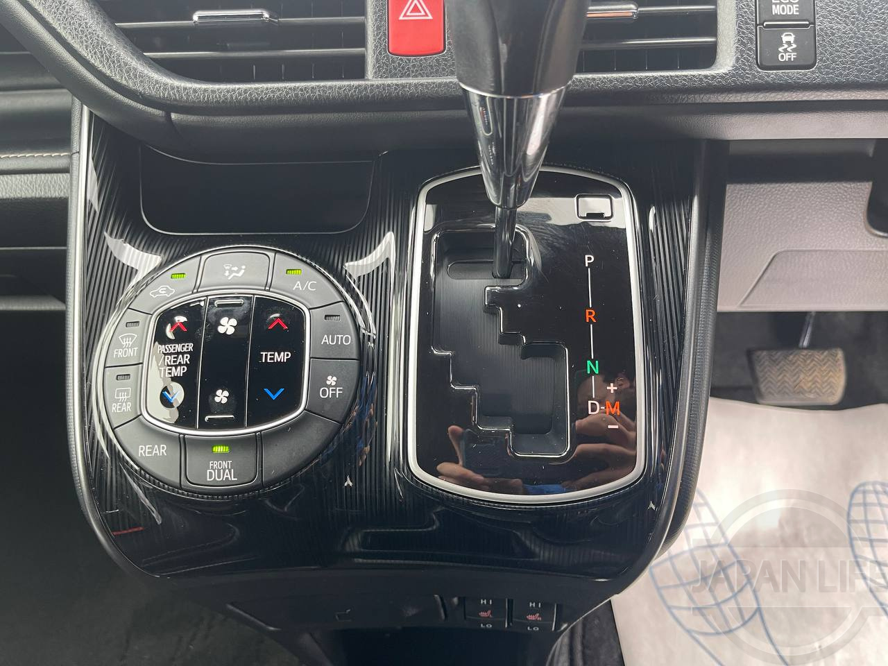 Фото Toyota Esquire - Japan Life 