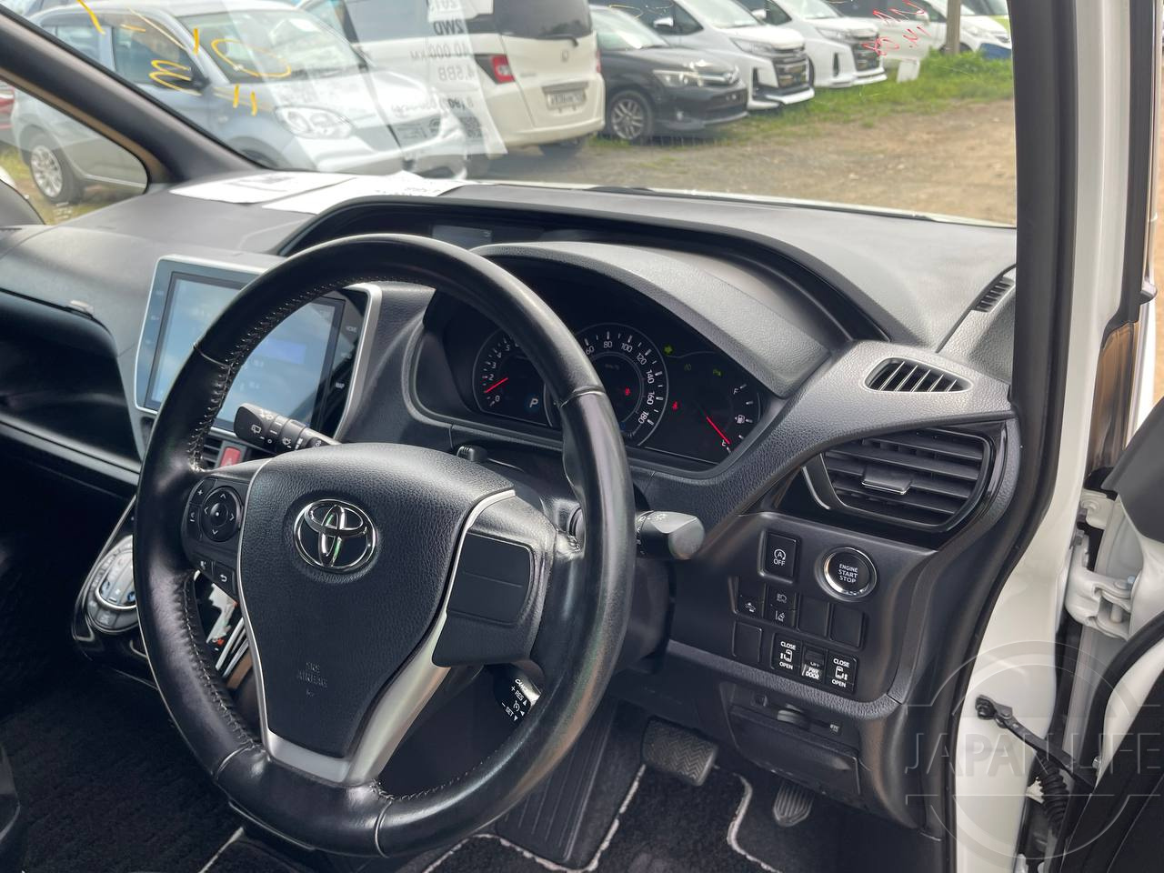 Фото Toyota Noah - Japan Life 