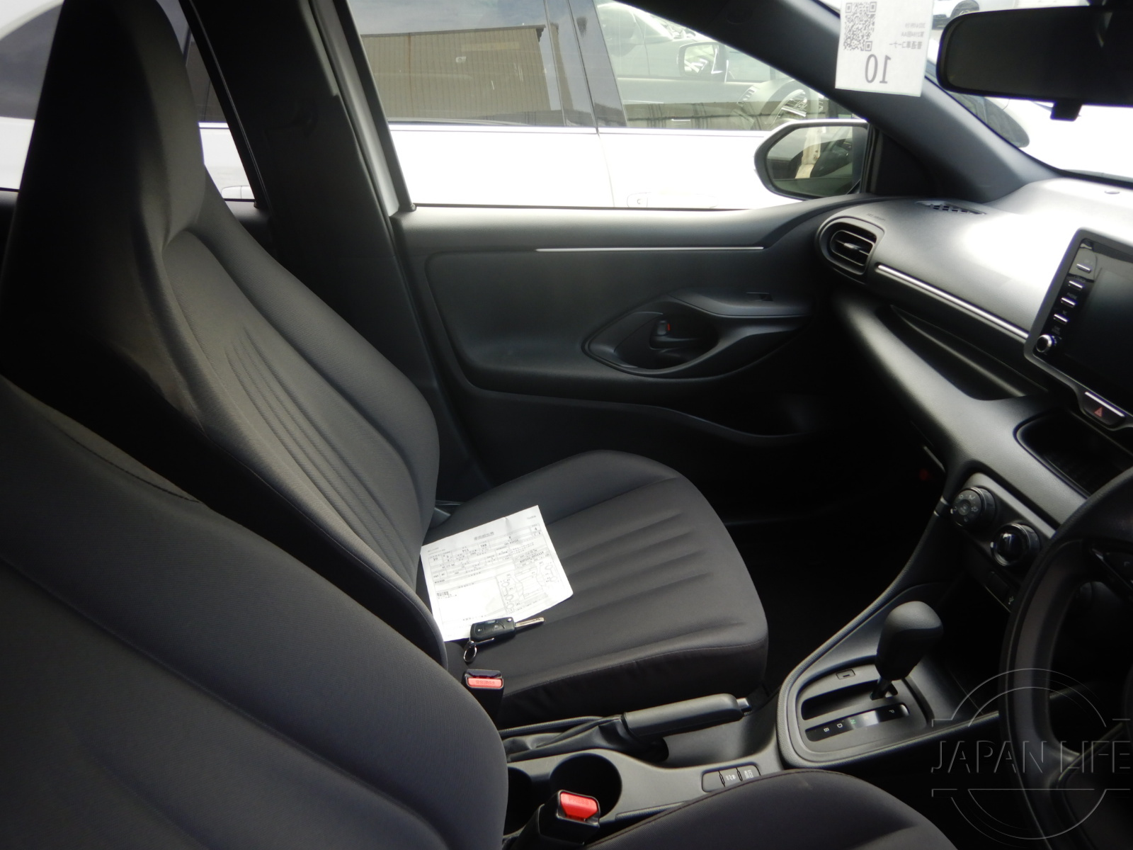 Фото Toyota Yaris - Japan Life 