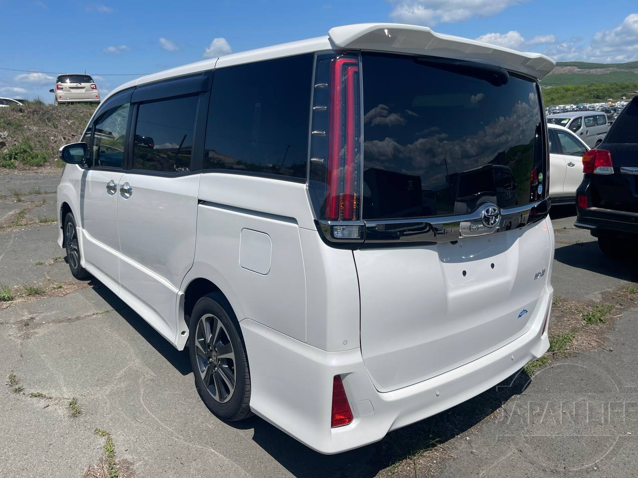 Фото Toyota Noah - Japan Life 