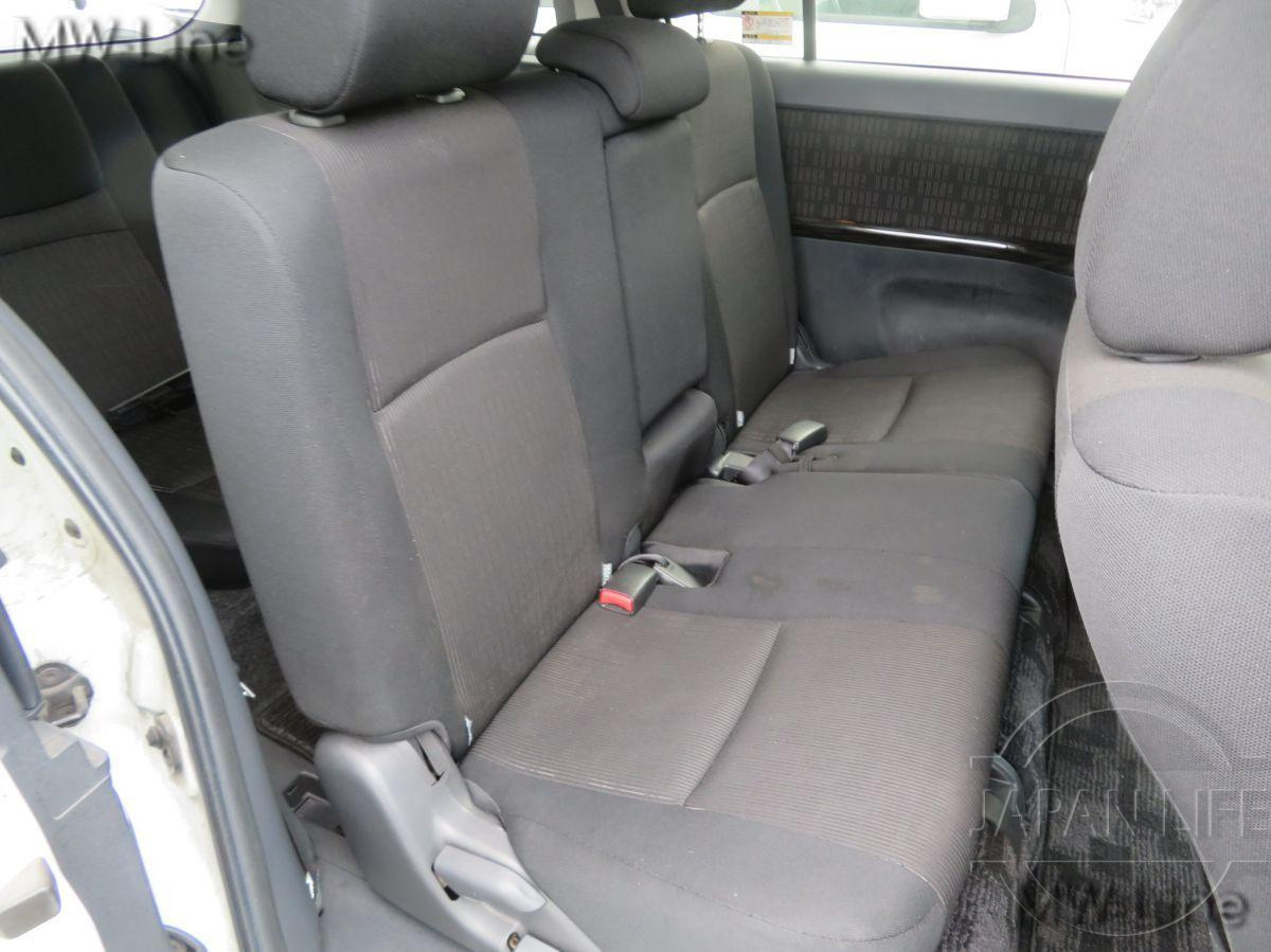 Фото Toyota Isis - Japan Life 