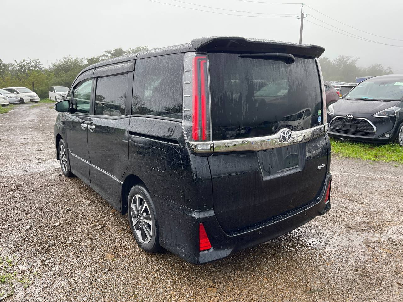 Фото Toyota Noah - Japan Life 