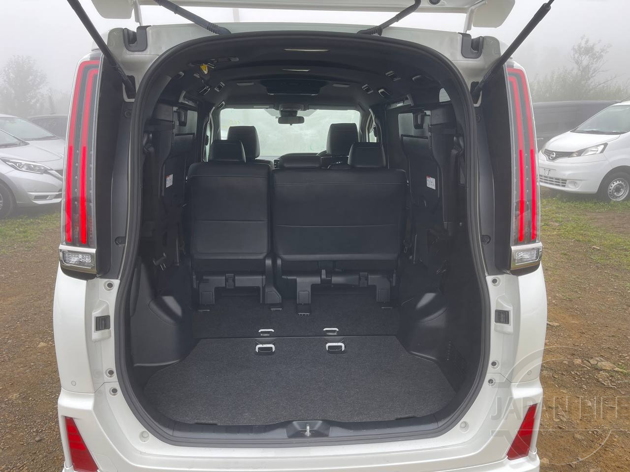 Фото Toyota Noah - Japan Life 