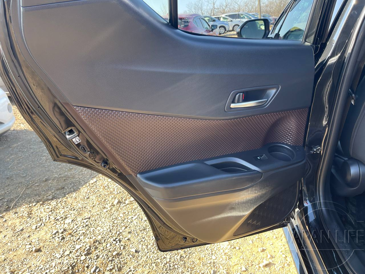 Фото Toyota C-HR - Japan Life 