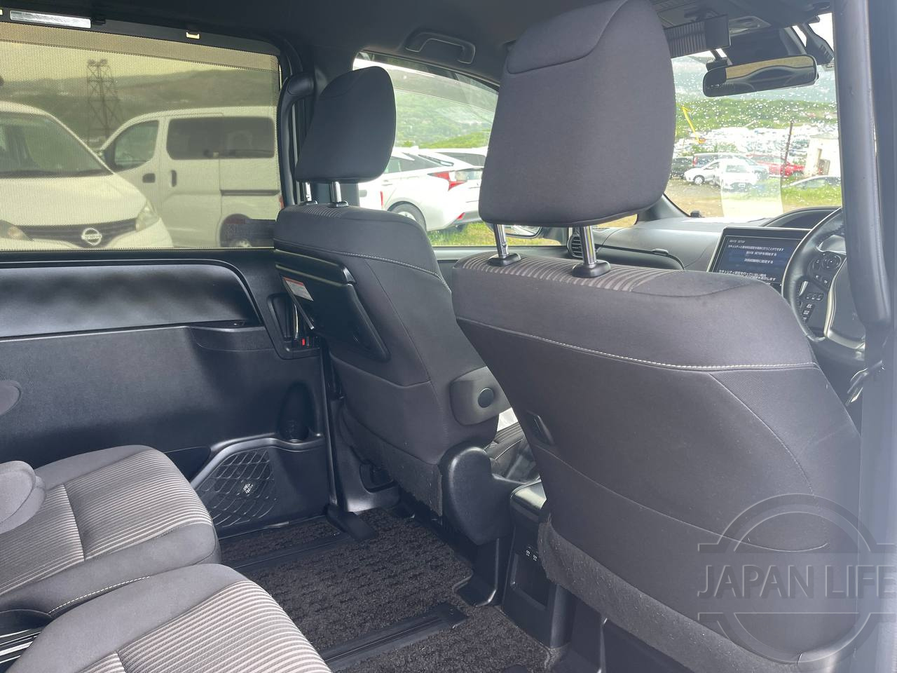 Фото Toyota Voxy - Japan Life 