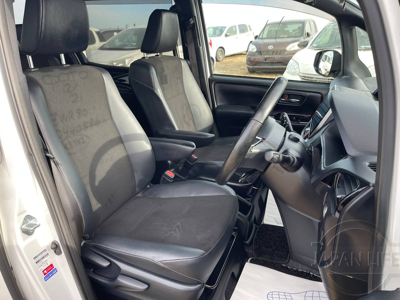 Фото Toyota Noah - Japan Life 