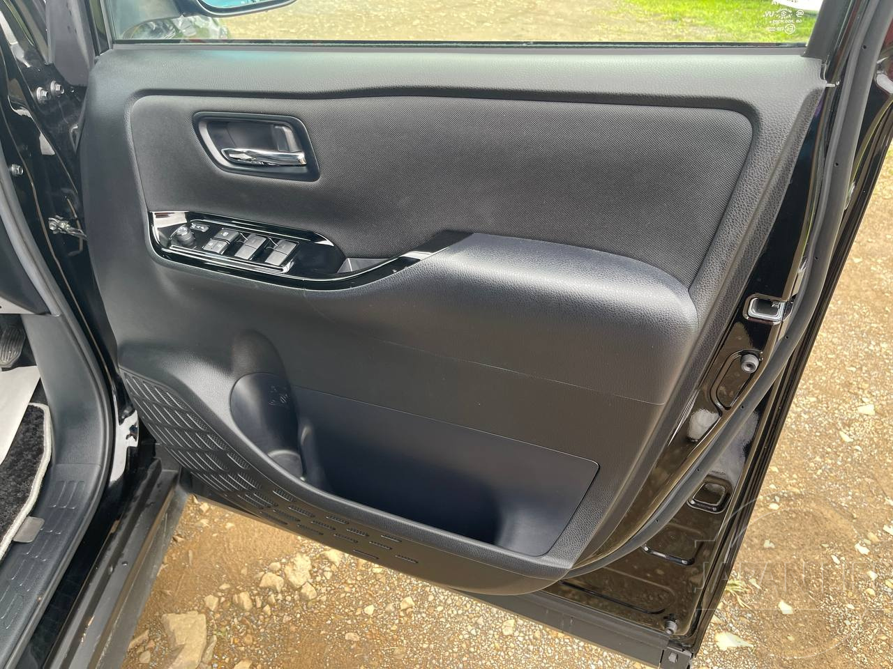 Фото Toyota Voxy - Japan Life 